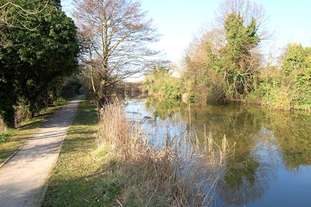 Path along the side of the canal